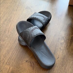 Super cute Nike slides